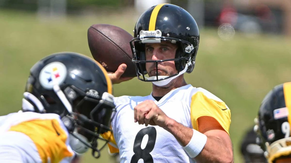 Mike Tomlin downplays Steelers’ Aaron Rodgers icing leg at practice