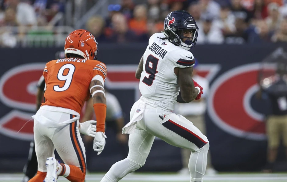 Texans TE Brevin Jordan Suffered Season-Ending Knee Injury
