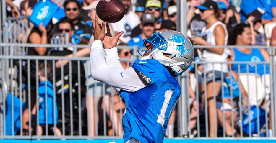 A full minute of Amon-Ra St. Brown TOASTING the Dolphins defense