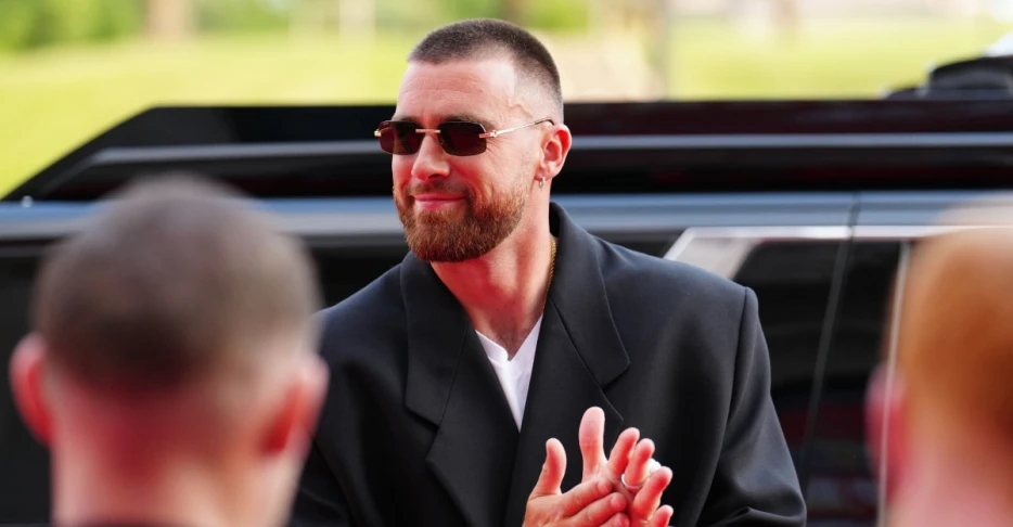 Arrowheadlines: Travis Kelce takes GQ