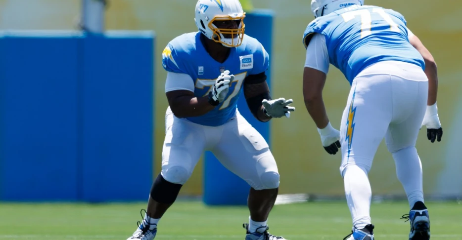 Chargers urged to re-sign offensive lineman in free agency