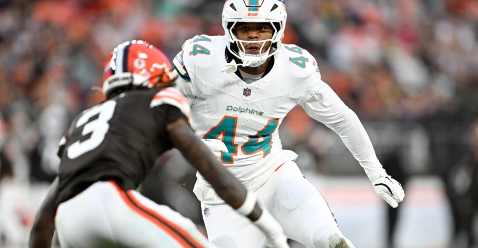 Chop Robinson carted off at joint practice between Dolphins-Lions