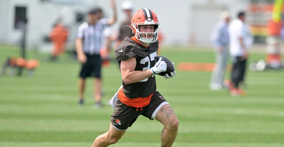 Daily Dawg Chow 8/13: Browns news, DE Titus Leo, CB’s Christian Holmes and Darius Rush added, T  Roy Mbaeteka, WR’s Luke Floriea &amp;  Chase Cota let go