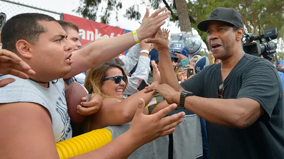 Hollywood icon drops the mic on Jerry Jones