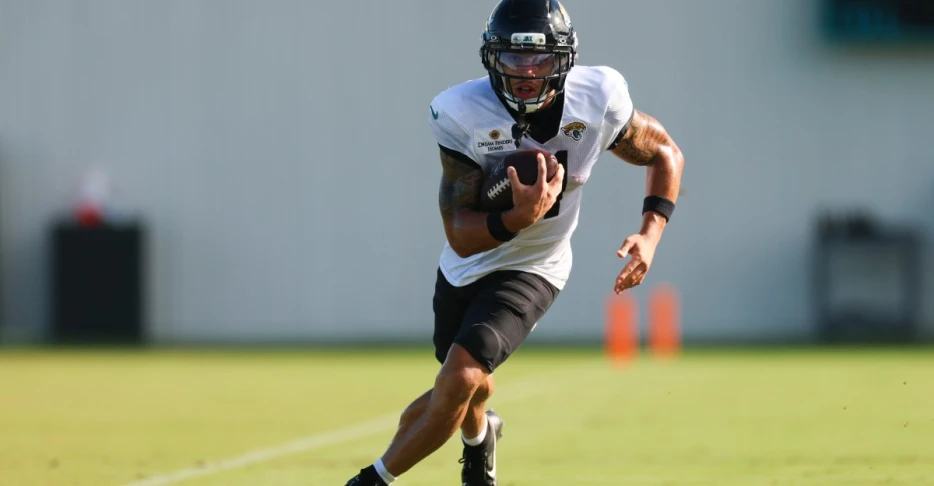 Jaguars Camp Gets Chippy on Day 14