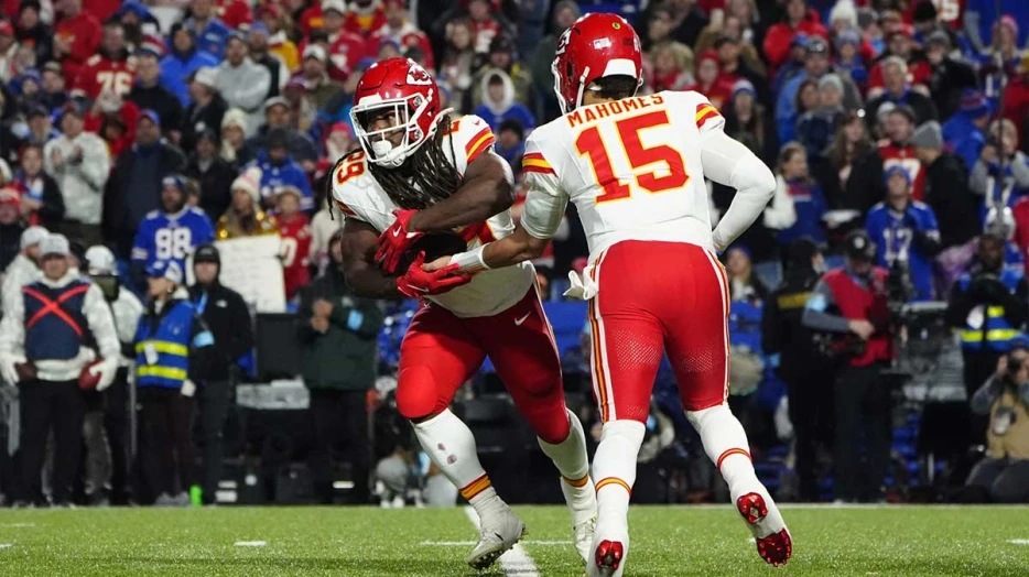 Kareem Hunt fires back on savage Patrick Mahomes gesture
