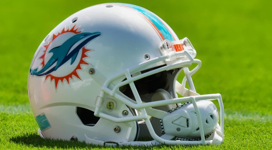 Miami Dolphins Superstar Carted Off Field After Suffering Brutal Injury During Joint Practice vs. Lions