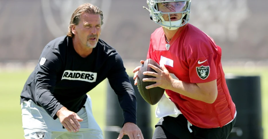 Raiders 53-man roster projection after first preseason game: Quarterback controversy brewing?