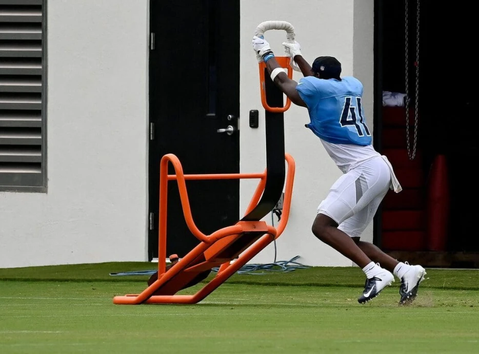 Titans Cut LB Otis Reese