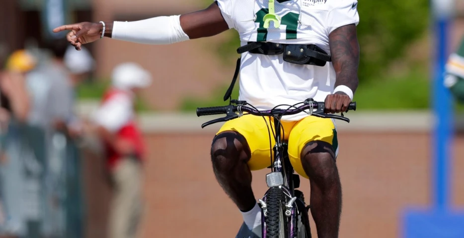 Wednesday Cheese Curds: Banged-up Packers soldier on in training camp