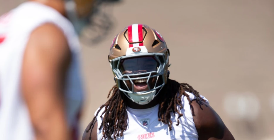 49ers promising rookie goes down with an apparent knee injury at practice