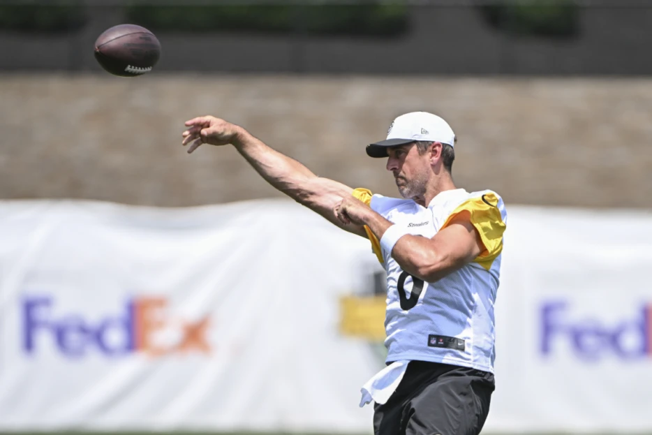 Aaron Rodgers Has Talked to Pro Bowl WR About Joining Pittsburgh Steelers