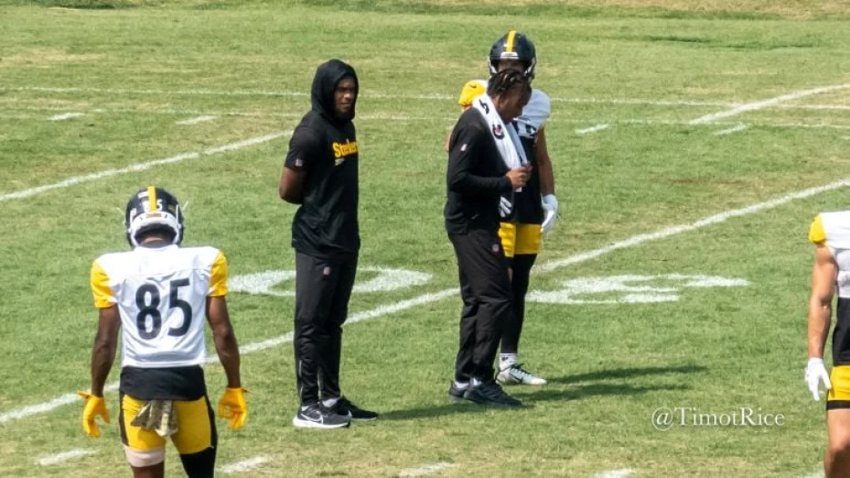 DeFabo: Steelers Should Be ‘Looking For Someone’ At WR To Give Aaron Rodgers Best Opportunity