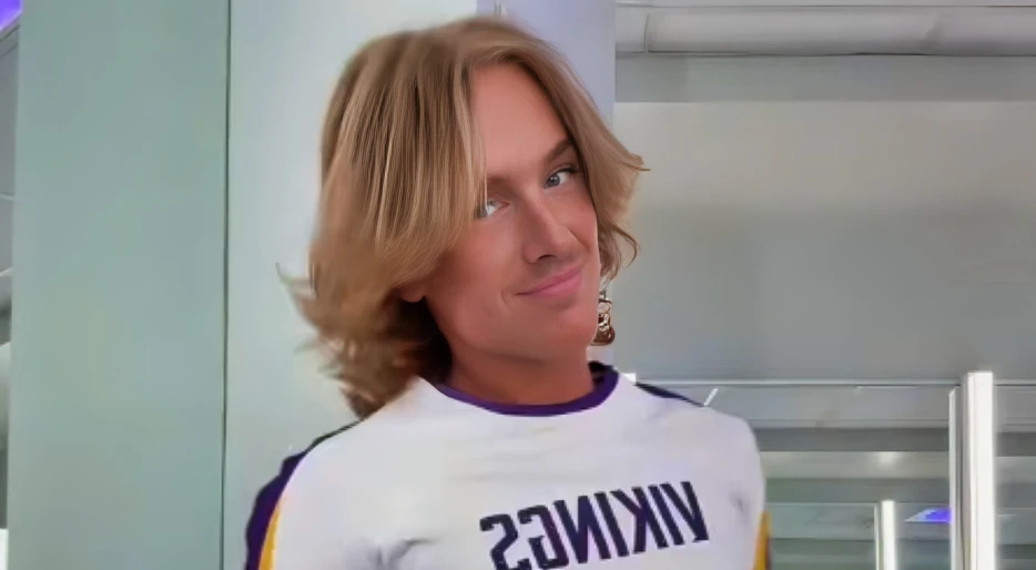 Male Minnesota Vikings Cheerleader Delivers Bold Four-Word Response After Getting Blasted By Angry Fans