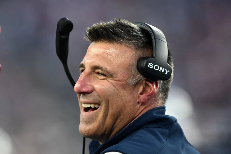 Mike Vrabel gets involved in another fight at Patriots training camp