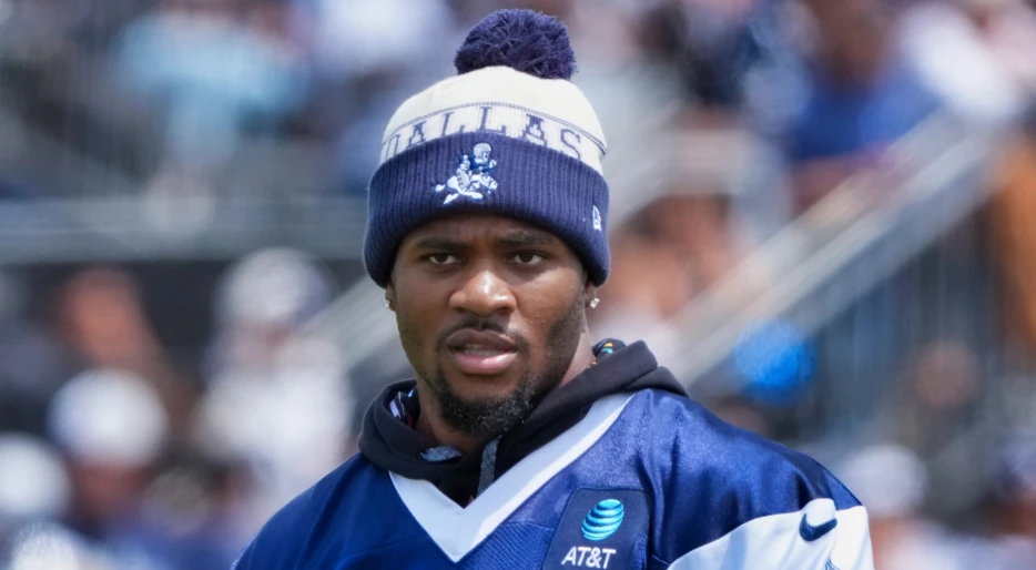 NFL Fans Are Saying The Same Thing After Troubling Photo Emerges Of Cowboys Superstar Micah Parsons