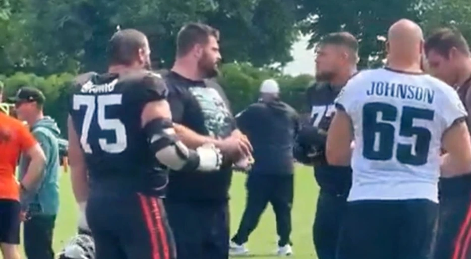 Eagles &amp; Browns Offensive Linemen Caught Cracking Open Beers After Joint Practice In Hilarious Viral Moment