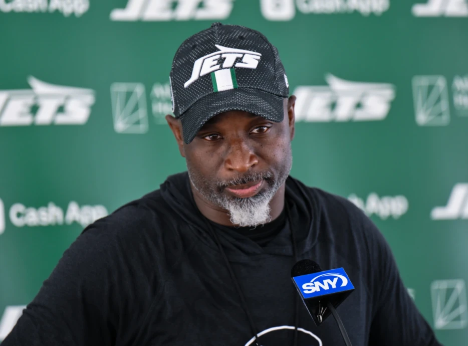 Jets Key Storylines: Aaron Glenn Eyes Better Discipline in Preseason Game Against Giants