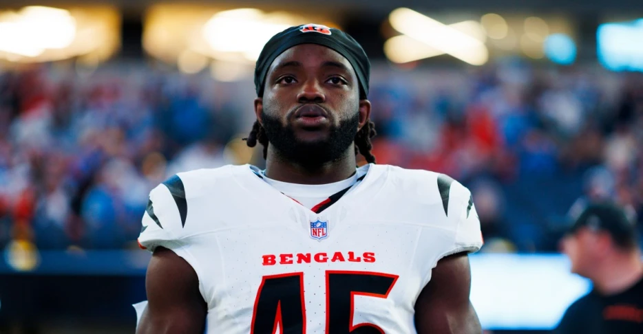 Maema Njongmeta looks to make his mark in revamped linebacker room