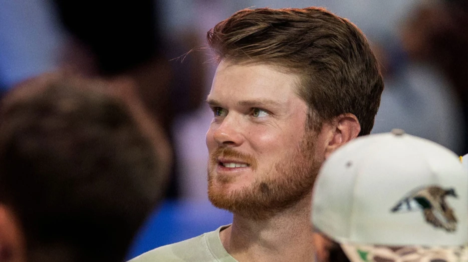 Seahawks’ Sam Darnold reacts to Marshawn Lynch’s ‘gingers is Black’ intro