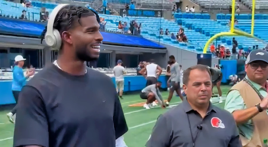 Shedeur Sanders Refused To Sign An Autograph For Young Fan &amp; Explains Why, But The Kid’s Face Says It All