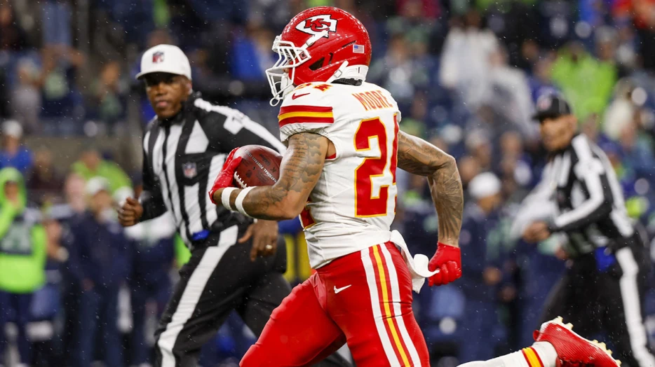 Chiefs’ Skyy Moore dazzles with incredible 88-yard punt return