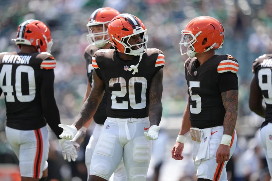 Dillon Gabriel’s Poor Preseason Performance Boosts Shedeur Sanders’ Chances