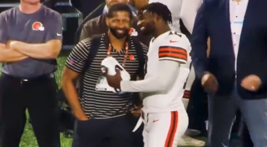 Mic’d Up Cameras Caught Browns GM Andrew Berry’s Interesting 8-Word Message For Shedeur Sanders After His NFL Preseason Debut