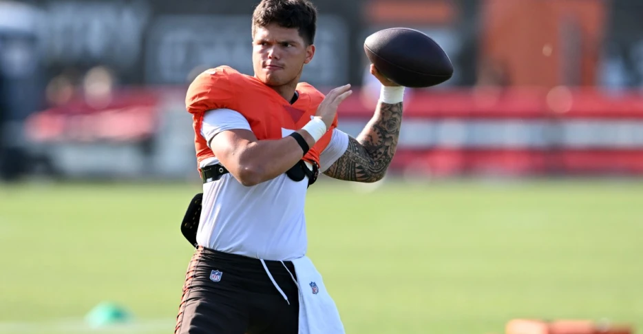 Saturday Dawg Chow (8/16): Time for Dillon Gabriel to shine?