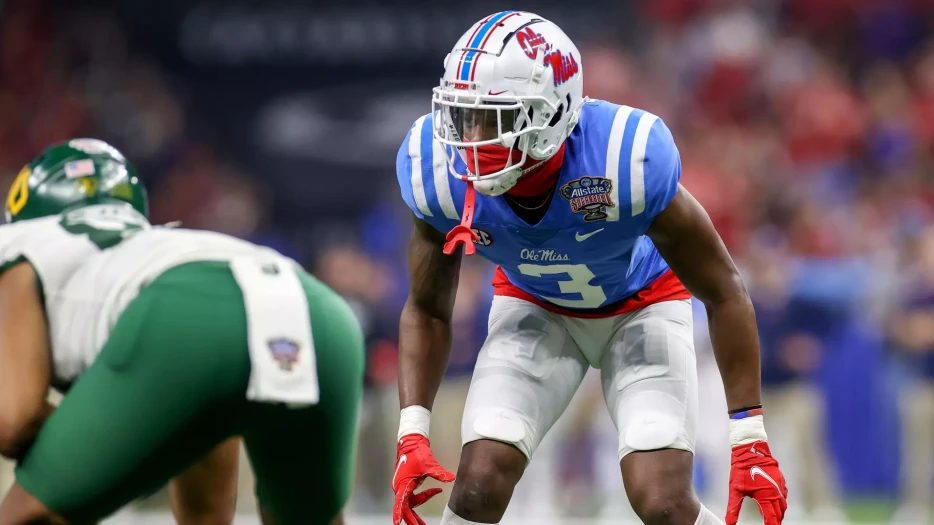Steelers Try Out LB Otis Reese