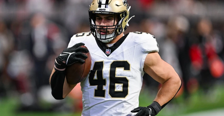 Broncos sign fullback Adam Prentice