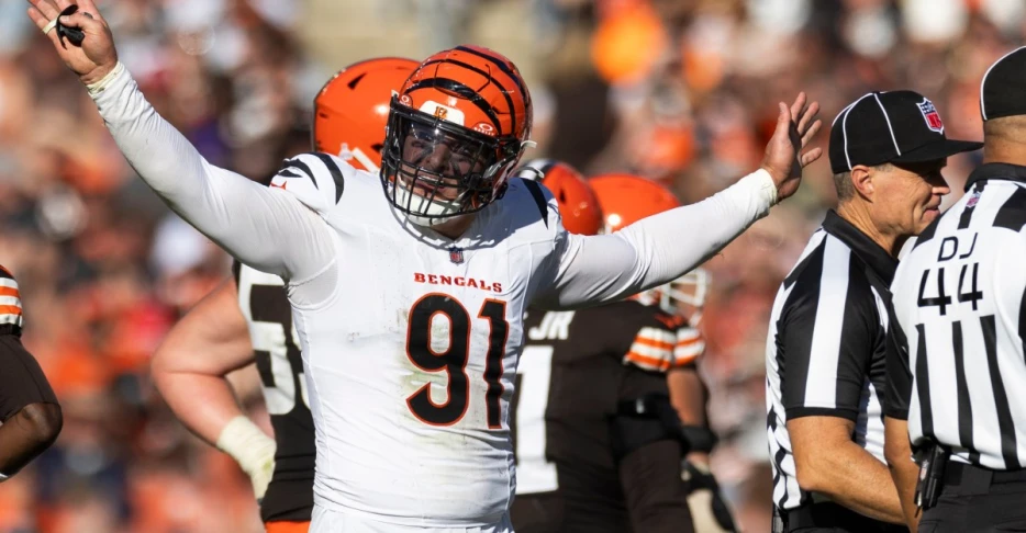Browns, Colts and Panthers among early trade suitors for Trey Hendrickson
