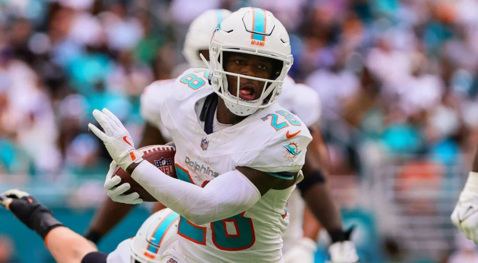 Miami Dolphins Announce Concerning Injury Update On Superstar RB De’Von Achane