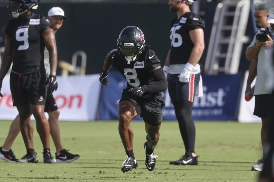 Once Again, Howie Roseman Trades for a Receiver in August