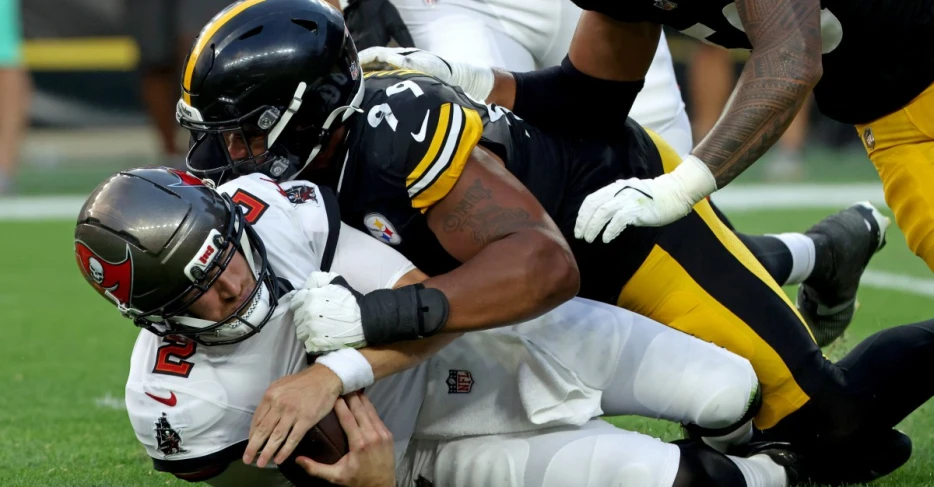 Steelers rookies, pass-catchers shine in pre-season loss to Buccaneers