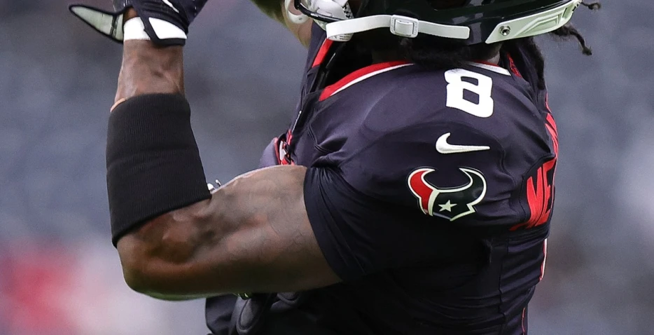 Texans trade WR John Metchie III to Eagles