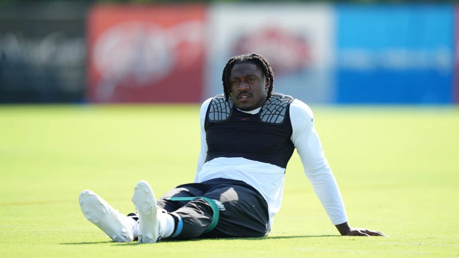 Eagles star A.J. Brown’s injury status after John Metchie III trade