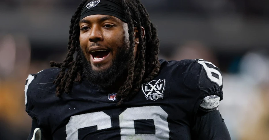 Fans are worried about Raiders’ defensive tackle situation