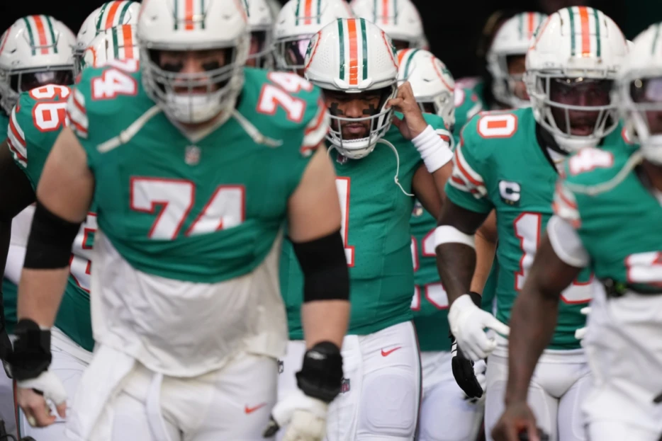 Miami Dolphins Acquire Pro Bowl Defender for Bargain Rate