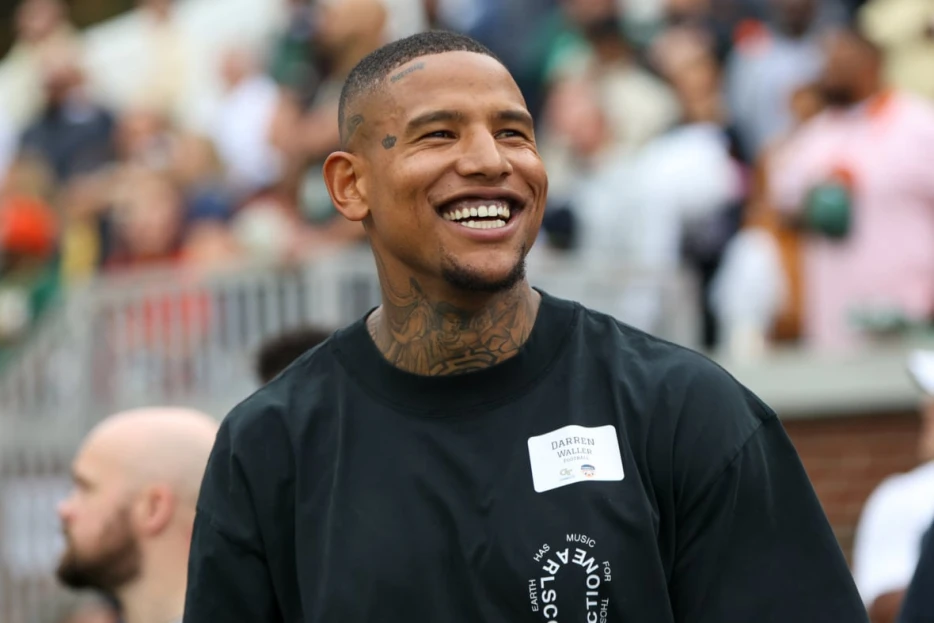 Miami Dolphins get key update on Darren Waller’s status