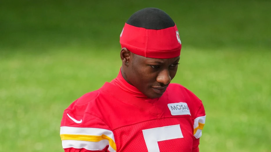 Report: Hollywood Brown, who left practice on a cart, avoided serious injury