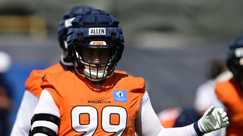 Zach Allen agrees to four-year extension with Broncos