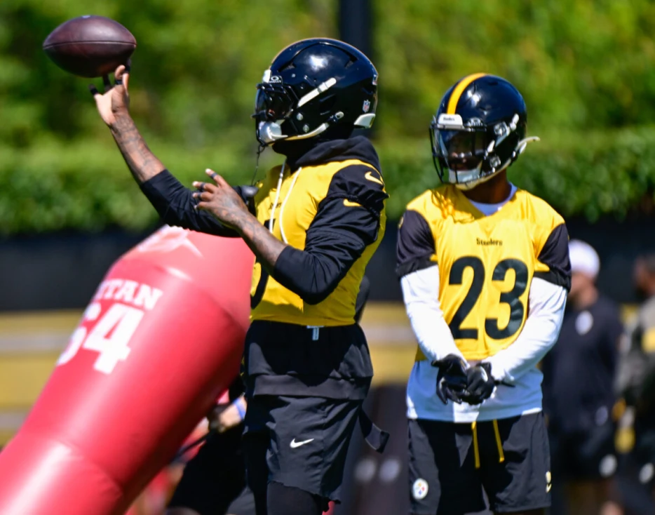 Saunders: Is Mike Tomlin Sending a Message to Potentially Elite Steelers Secondary?