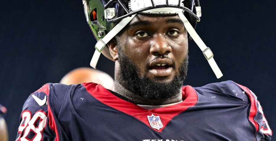 Broncos sign DT Michael Dwumfour and waive LB J.B. Brown