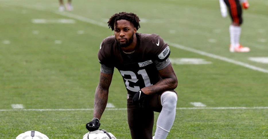 Daily Dawg Chow 8/20: Browns news, Denzel Ward leaves practice with injury, more