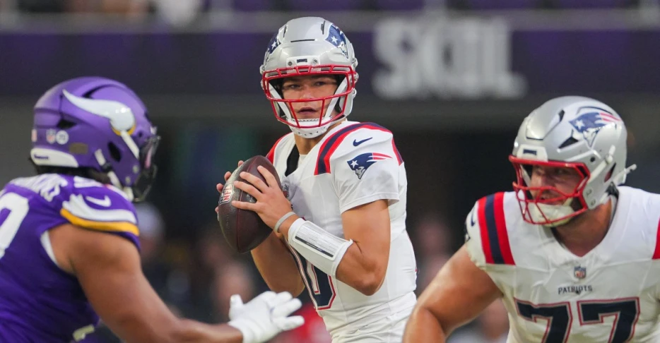 Drake Maye passing totals, and more futures projections for the 2025 Patriots