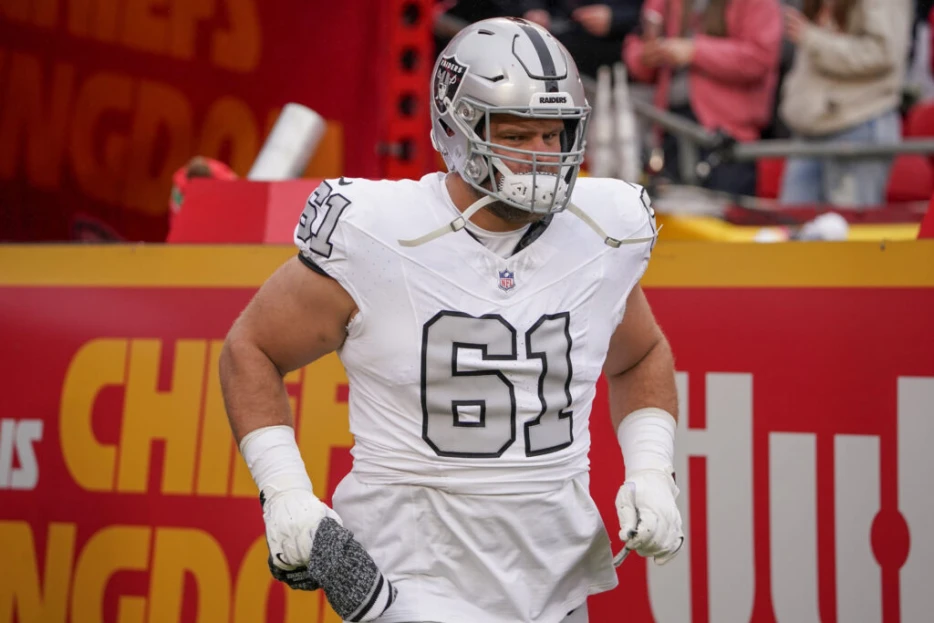 Jordan Meredith Moving Toward Raiders’ C Job; Latest On Team’s CB Situation