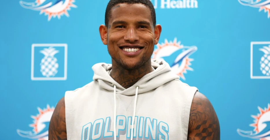 Miami Dolphins activate TE Darren Waller off PUP List