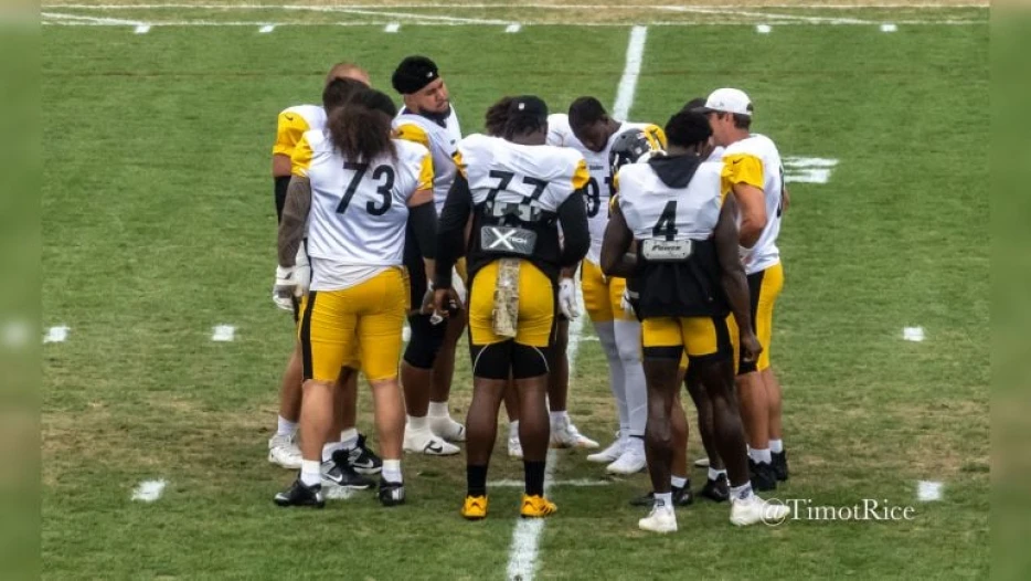 Aaron Rodgers Impressed With Zach Frazier’s Handling Of His Cadence: ‘Some Of The Best I’ve Ever Seen’