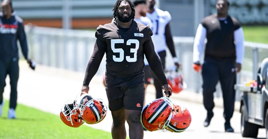 Daily Dawg Chow 8/21: Browns news, Jowon Briggs traded, potential new stadium parking issues &amp; more